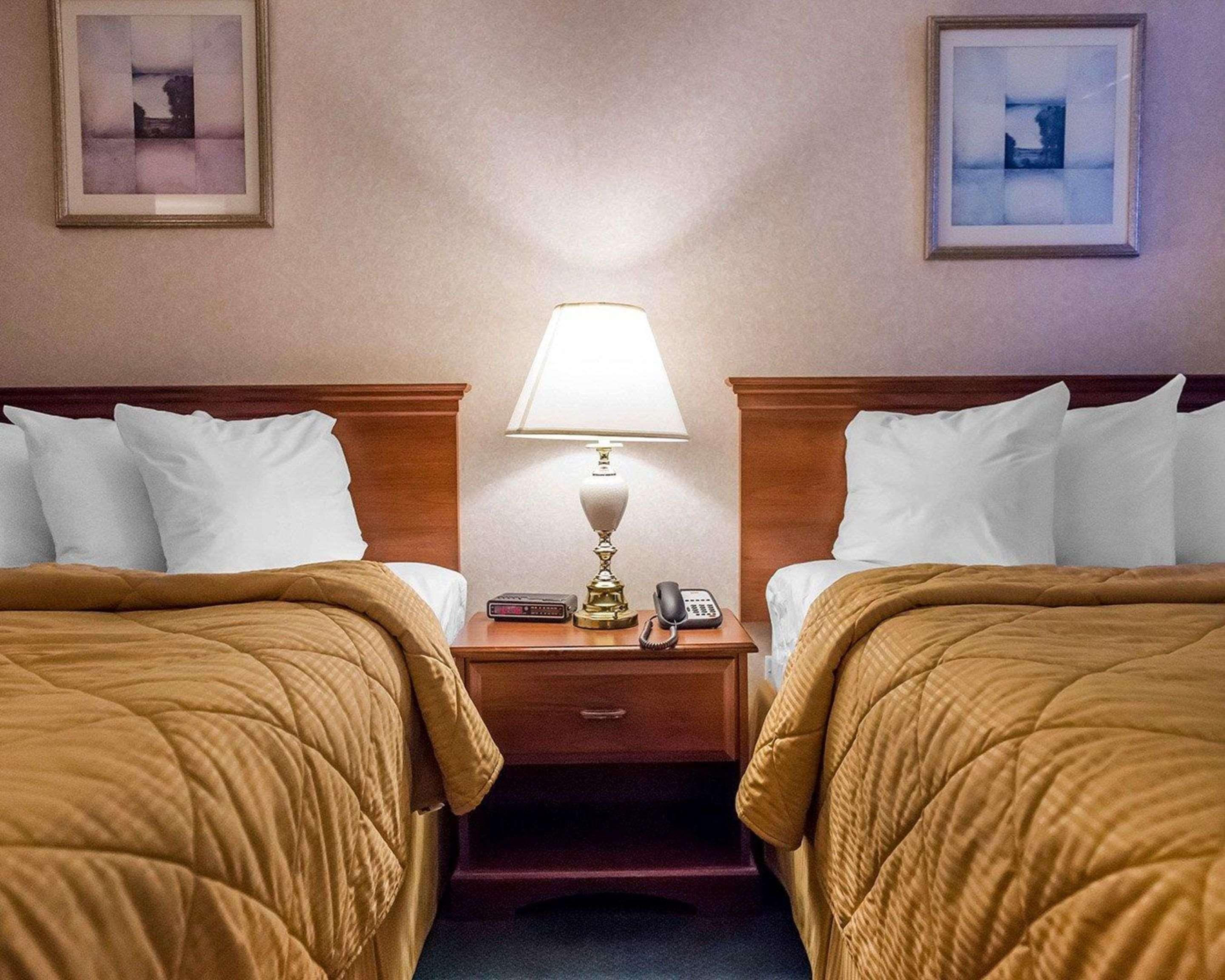 Econo Lodge Smiths Falls Exteriör bild