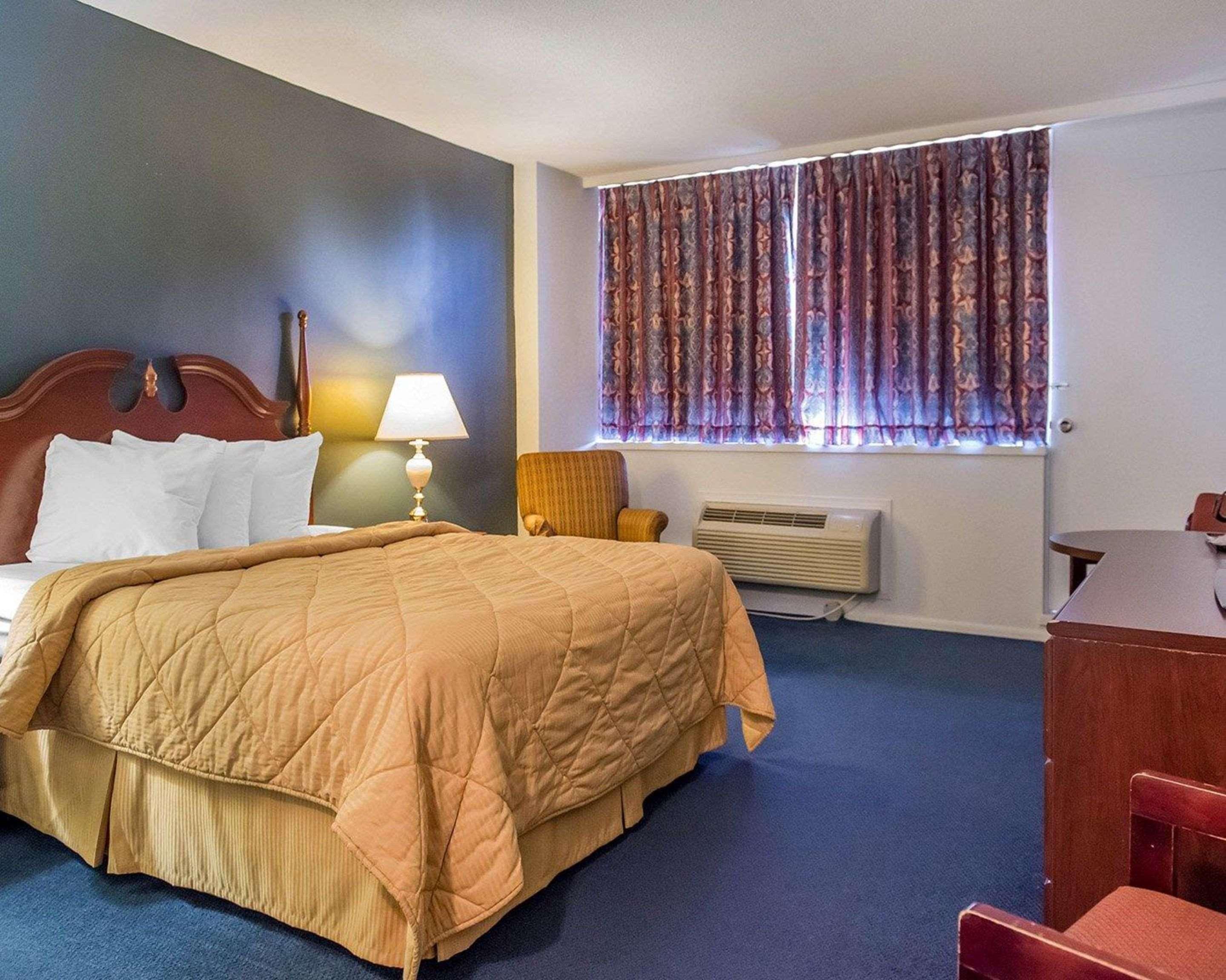 Econo Lodge Smiths Falls Exteriör bild