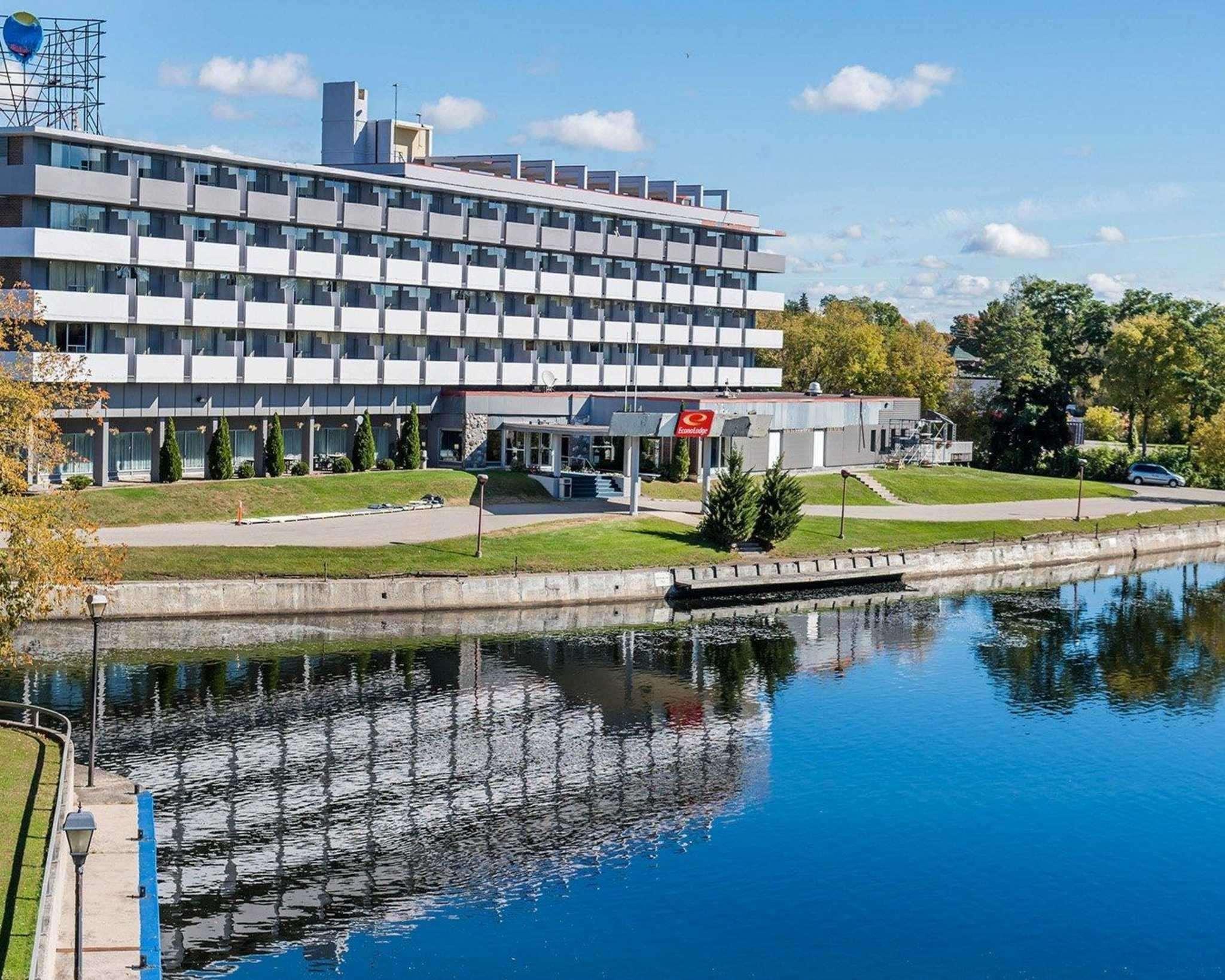 Econo Lodge Smiths Falls Exteriör bild