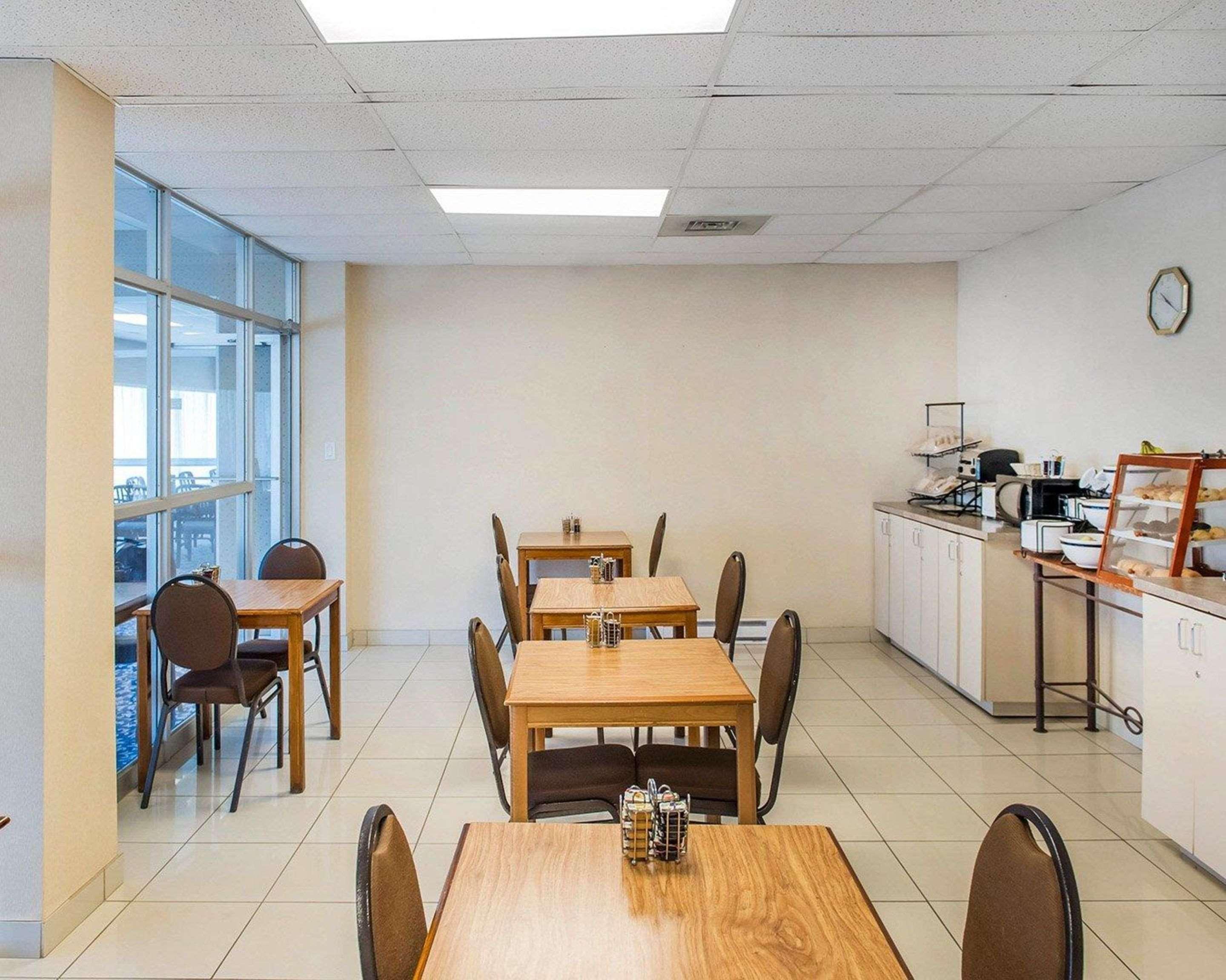 Econo Lodge Smiths Falls Exteriör bild