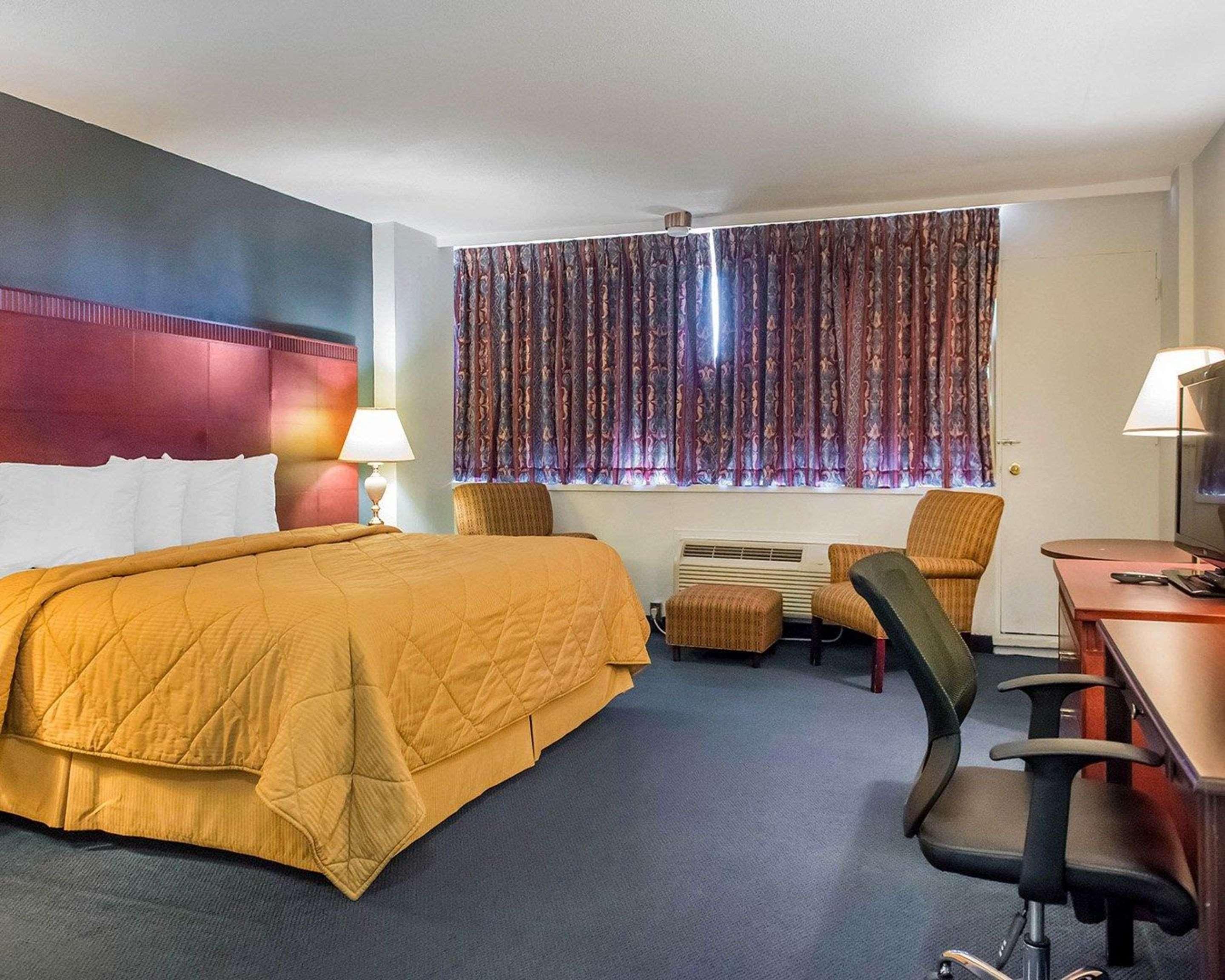 Econo Lodge Smiths Falls Exteriör bild