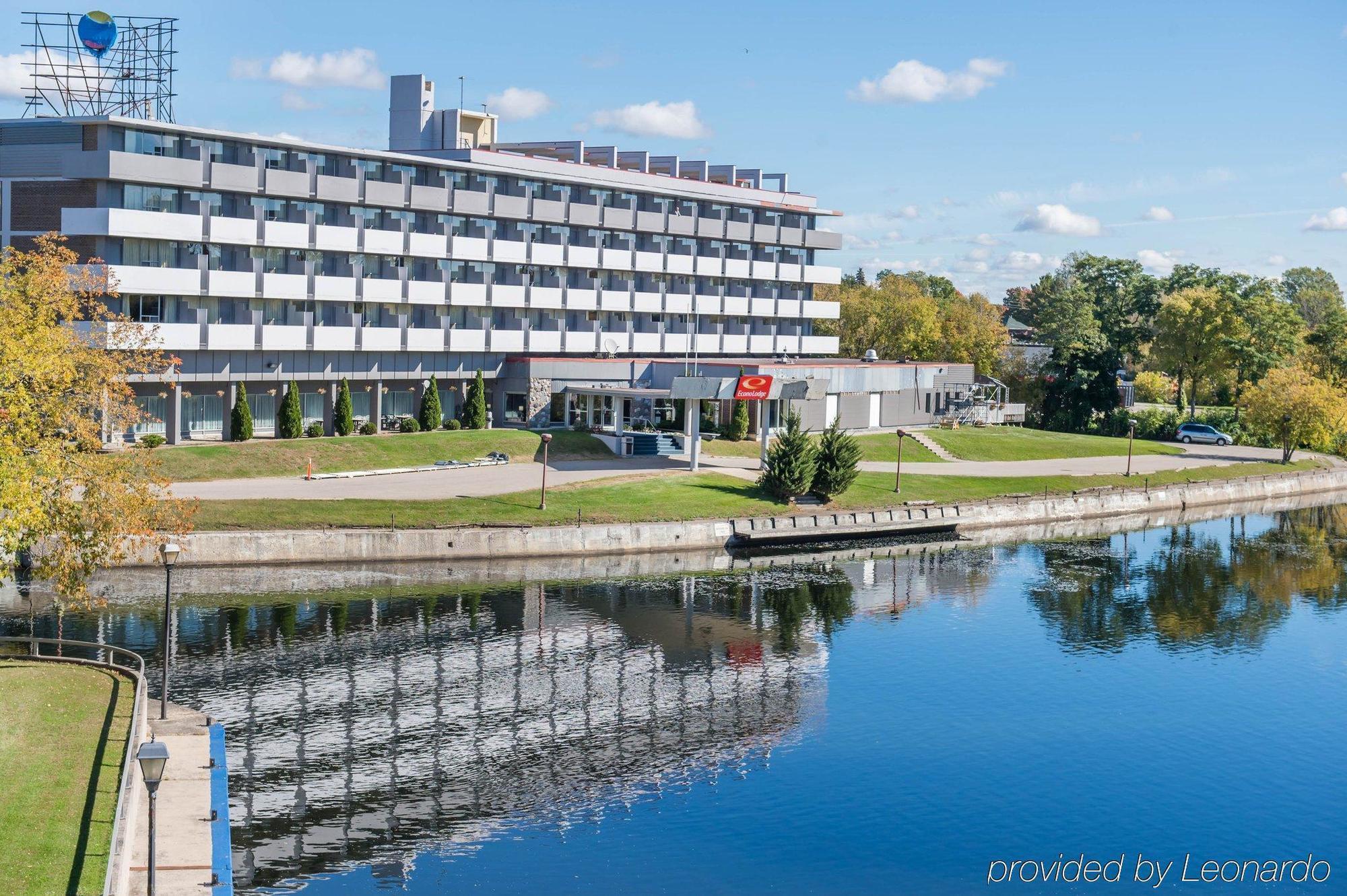 Econo Lodge Smiths Falls Exteriör bild