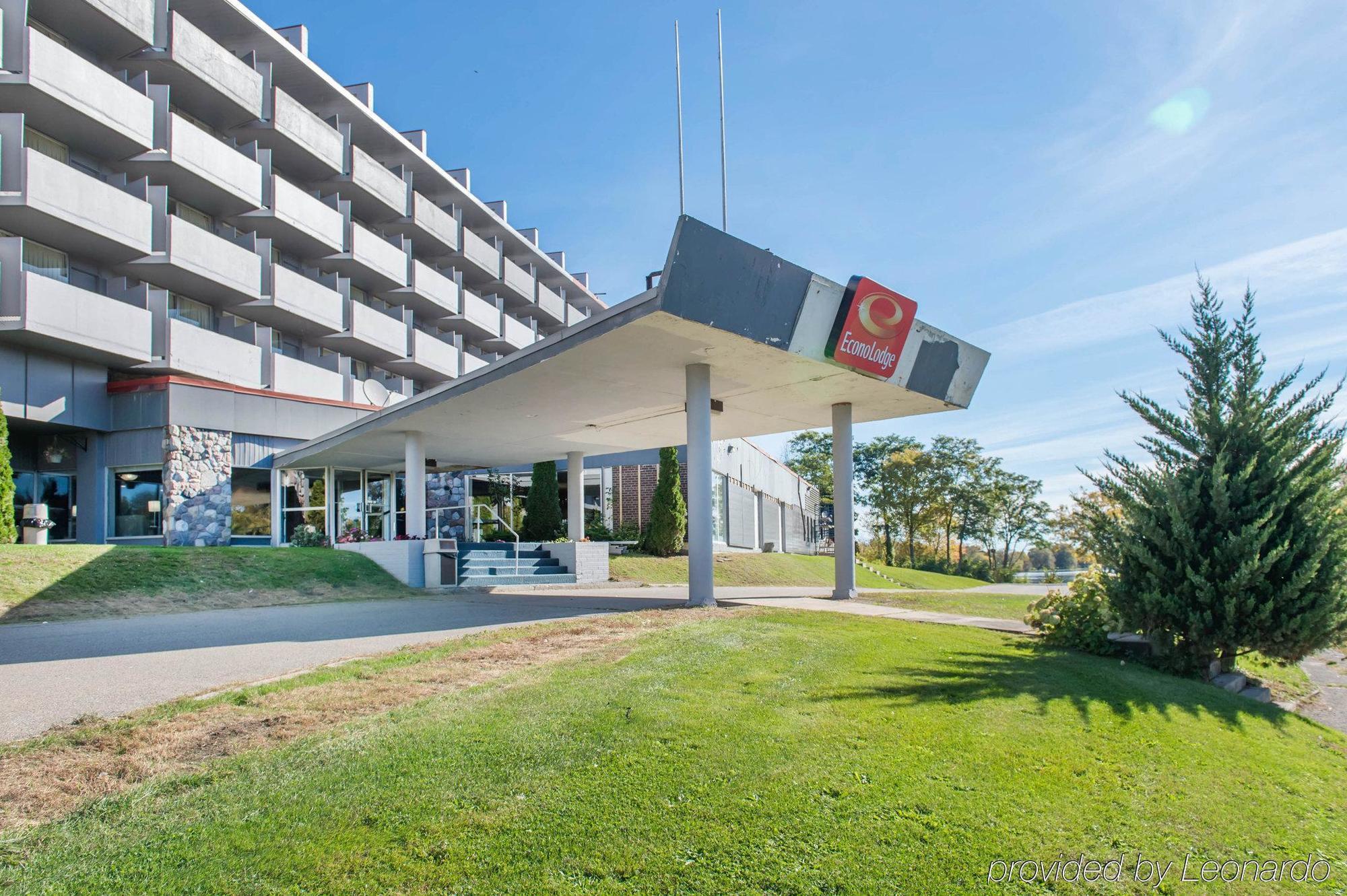 Econo Lodge Smiths Falls Exteriör bild