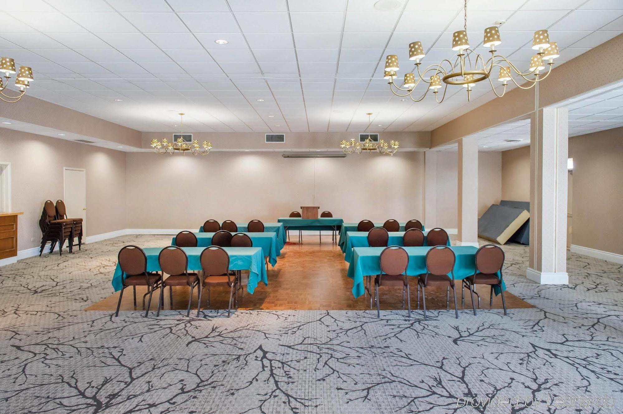Econo Lodge Smiths Falls Exteriör bild